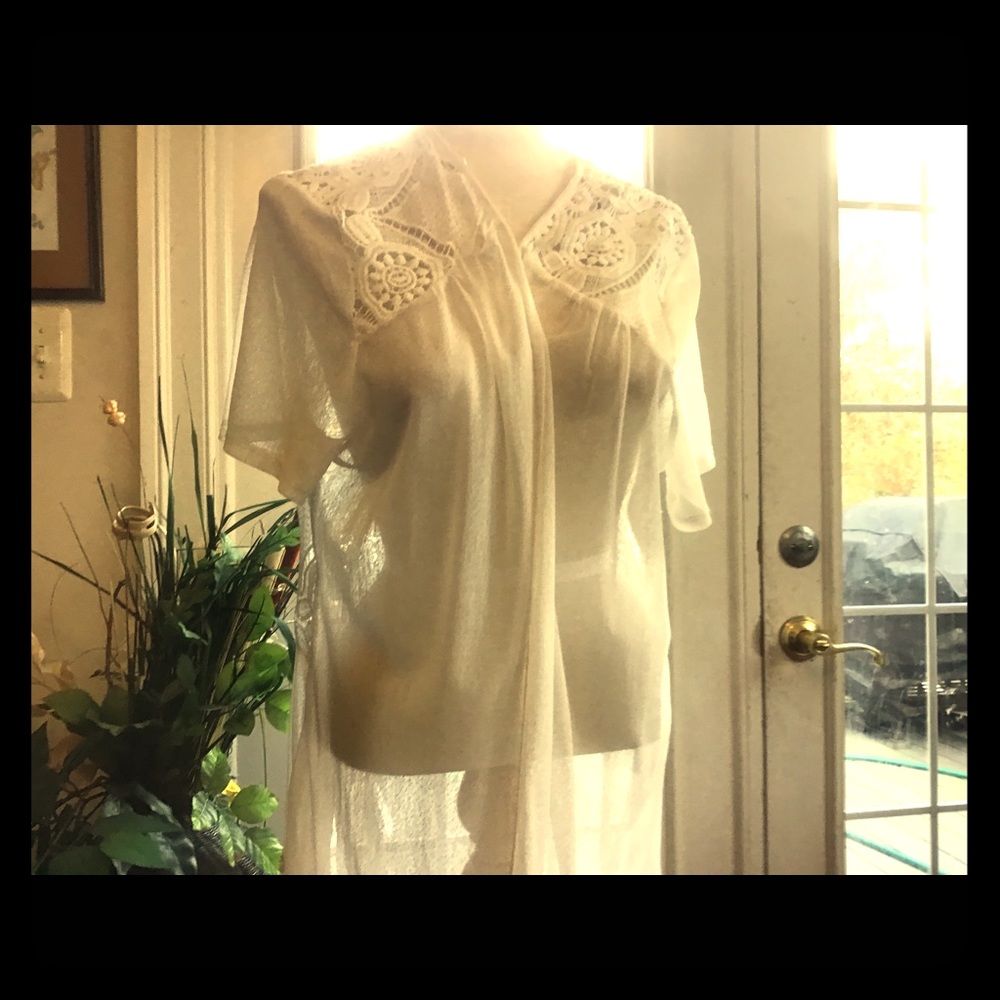 White cover jacket to wear with jeans or slacks